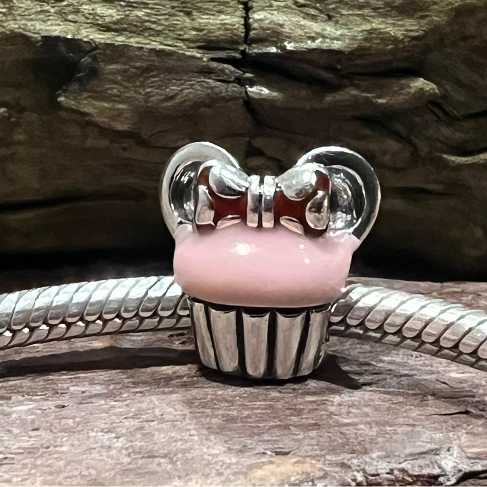 Authentic Disney Chamilia Minnie Cupcake Mouse  Enamel Pink Red Bow Charm Bead